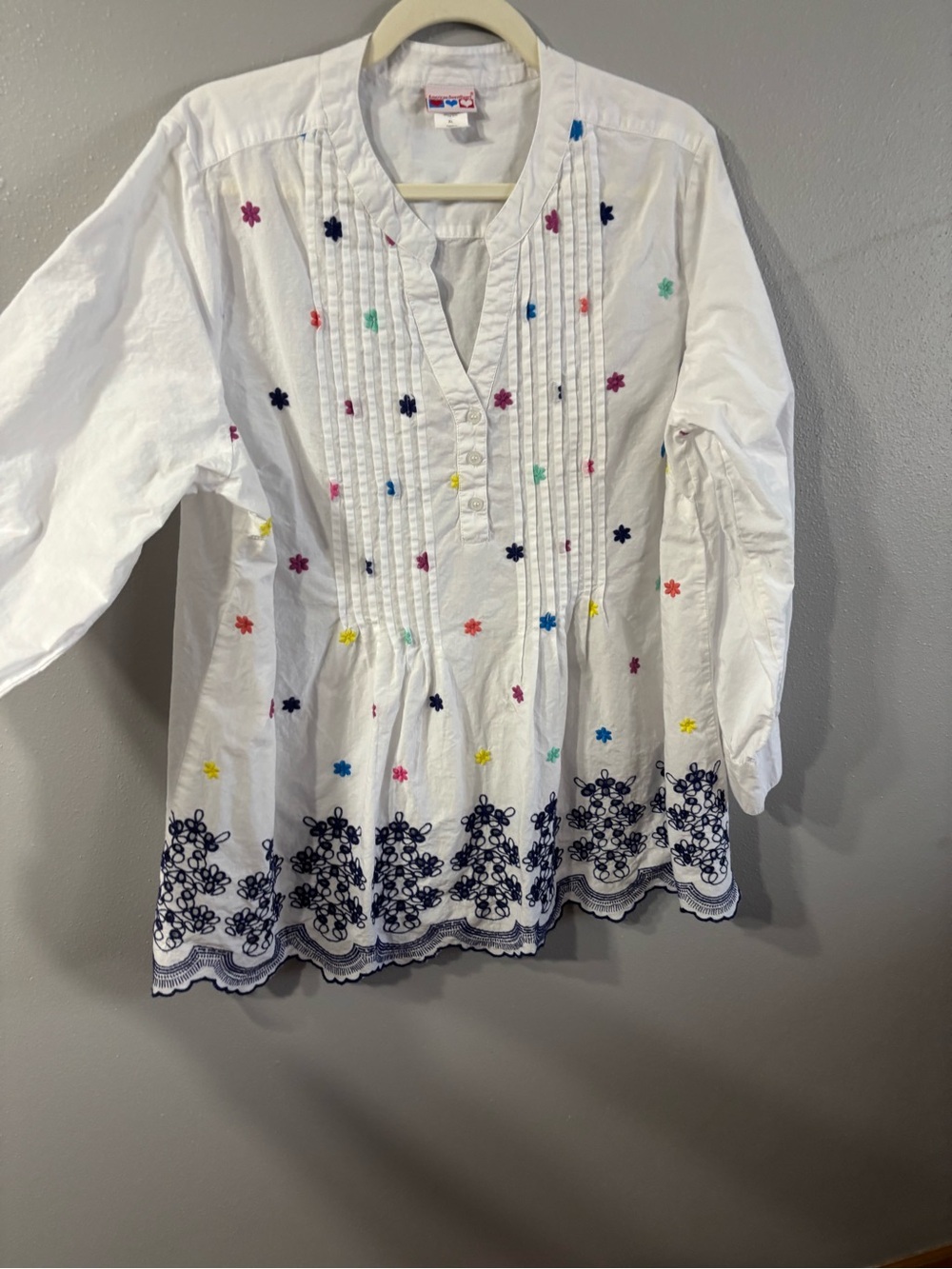 White Embroidered Floral Tunic Top 23-24” Ptp